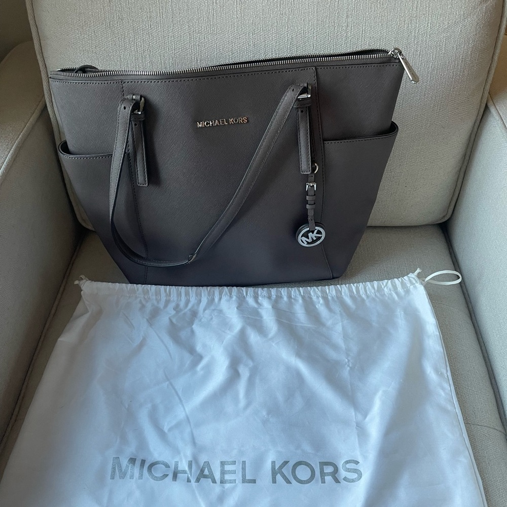 Michael Kors Purse (Grey)
